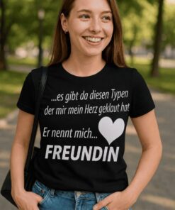 Lustiges T-Shirt er nennt mich Freundin