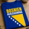 T-Shirt mit BOSNIEN HERZEGOWINA Schriftzug im Stil der Flagge von Bosnien und Herzegowina