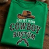 Lustiges T-Shirt mit dem Spruch DAS IST MEIN COWBOY KOSTÜM im Westernstil mit Cowboyhut und gekreuzten Revolvern