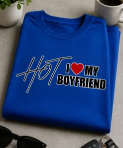 T-Shirt mit dem Spruch HOT I ♥ MY BOYFRIEND als selbstbewusstes Statement für Freundinnen