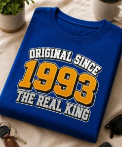 T-Shirt mit dem Spruch ORIGINAL SINCE 1993 THE REAL KING im auffälligen Retro-Typografie-Design