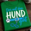 Lustiges T-Shirt für Hundebesitzer mit dem Spruch Der mit dem HUND geht und Hundehalsband-Motiv