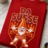 T-Shirt mit dem Spruch „DA SÜSSE“ und grimmigem Gartenzwerg im Halloween-Horror-Stil