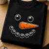 Schlichtes T-Shirt mit minimalistischem Schneemann-Gesicht auf der Brust