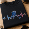 Minimalistisches Eishockey Motiv mit Herzschlaglinie und Eishockeyspieler