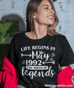 Lustiges T-Shirt Life Begins In mit beliebigem Datum
