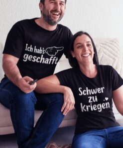 Pärchen-T-Shirts schwer zu kriegen und geschafft
